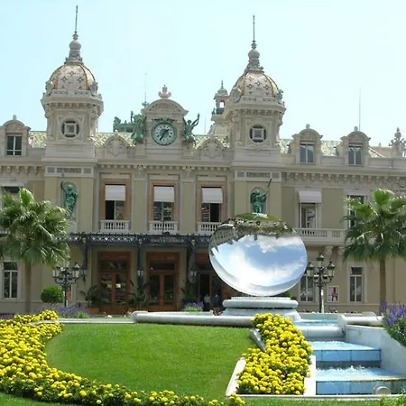 Toscane Overlooking Monte Carlo